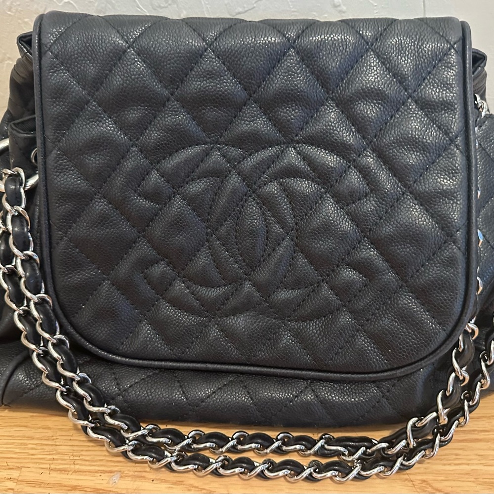 AUTHENTIC Chanel Lamb Quilted Leather Purse w Silver Chain, Classic Piece